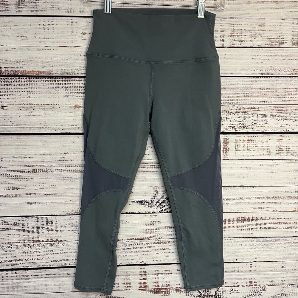 Alo Yoga Coast Capri Leggings Mesh Gray Women’s Small Cropped Athleticwear